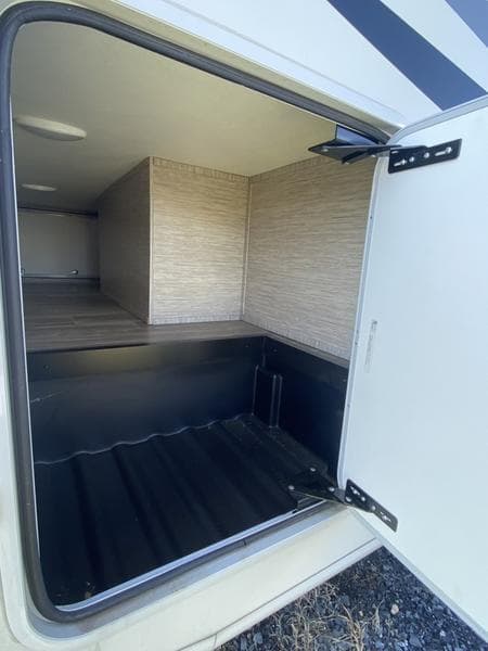 2022 Thor Motor Coach "TEST DRIVE BY APPOINTMENT" Vegas® RUV 24.1 Photo in Staunton VA 24401