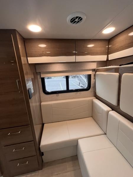 New 2023 Jayco Melbourne Prestige 24NP - photo - 31
