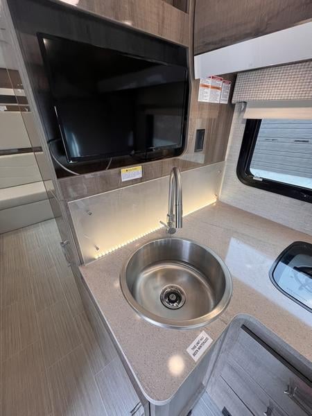 New 2023 Jayco Melbourne Prestige 24NP - photo - 17