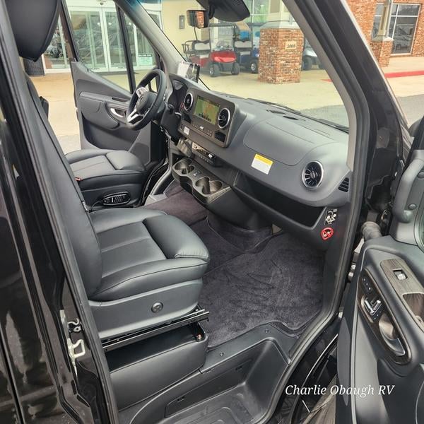 New 2025 Midwest Automotive Designs D6 - photo - 8