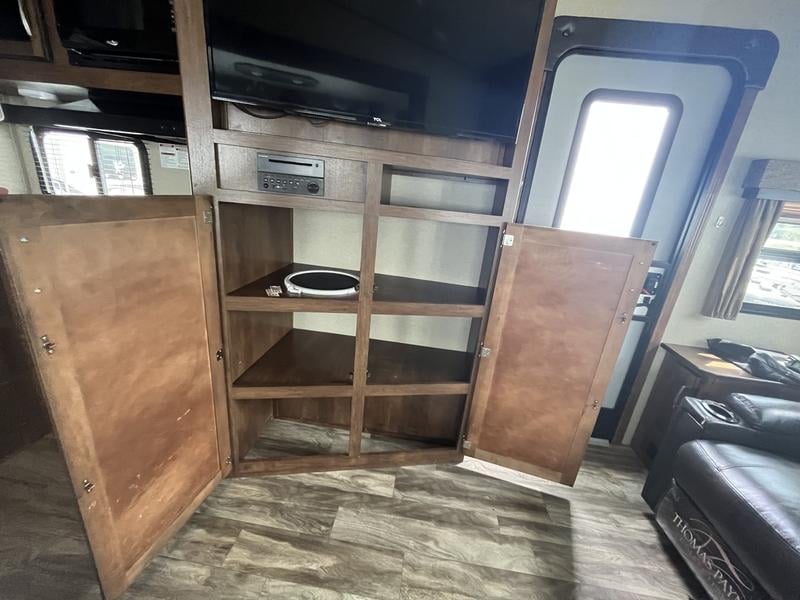 Pre-Owned 2018 Grand Design Reflection 150 Series Fifth-Wheel 230RL - photo - 8
