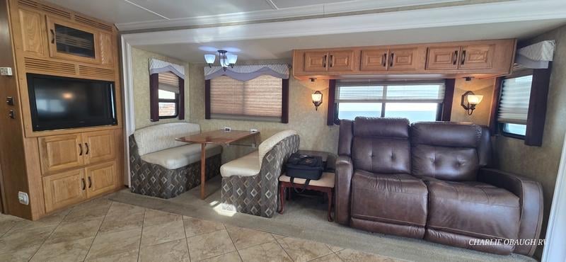 Pre-Owned 2008 Coachmen 386QS - photo - 9