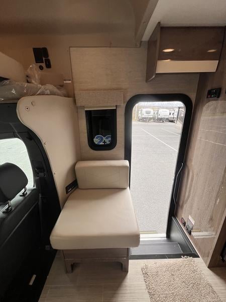 New 2023 Jayco Melbourne Prestige 24NP - photo - 10