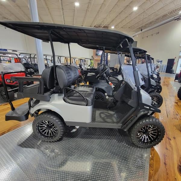 2024 E-Z-GO Express™ S4 ELiTE™ Lithium Platinum Photo in Staunton VA 24401