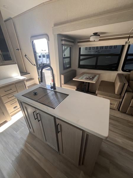 New 2023 Forest River Rockwood Signature 8294BS - photo - 28