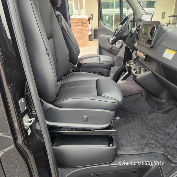 New 2025 Midwest Automotive Designs D6 - photo - 9