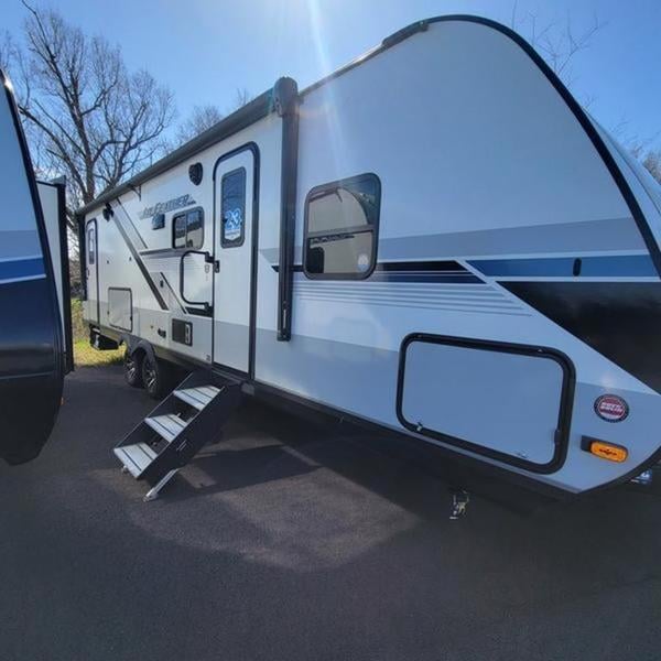 2024 Jayco Jay Feather 27BHB Photo in Staunton VA 24401
