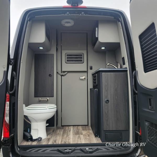 New 2025 Midwest Automotive Designs D6 - photo - 31