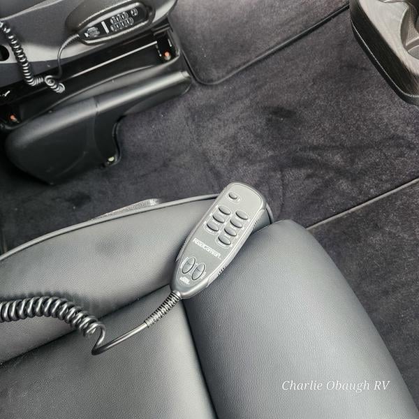 New 2025 Midwest Automotive Designs D6 - photo - 10