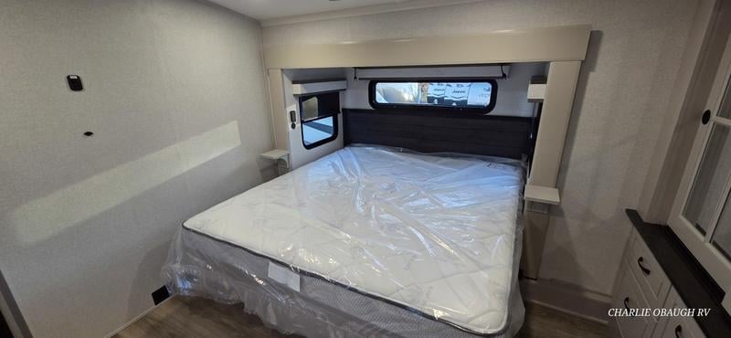 New 2026 Jayco North Point 377RLBH - photo - 31