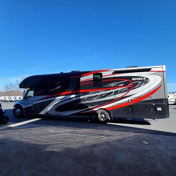 2020 Jayco Seneca 37HJ Photo in Staunton VA 24401