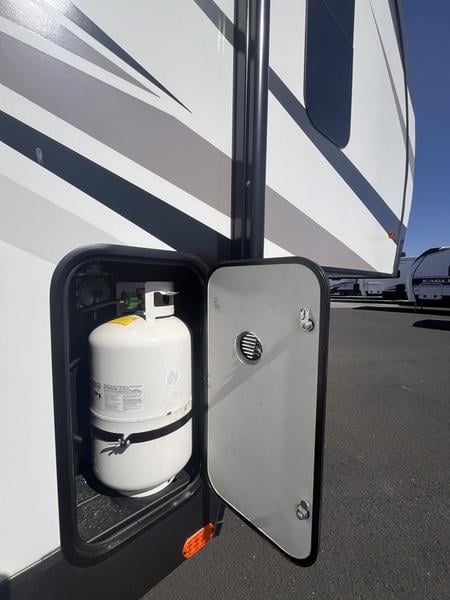 New 2023 Forest River Rockwood Signature 8294BS - photo - 5
