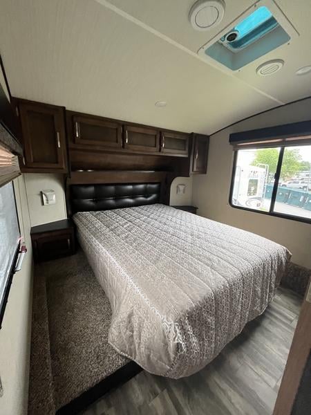 Pre-Owned 2018 Grand Design Reflection 150 Series Fifth-Wheel 230RL - photo - 15
