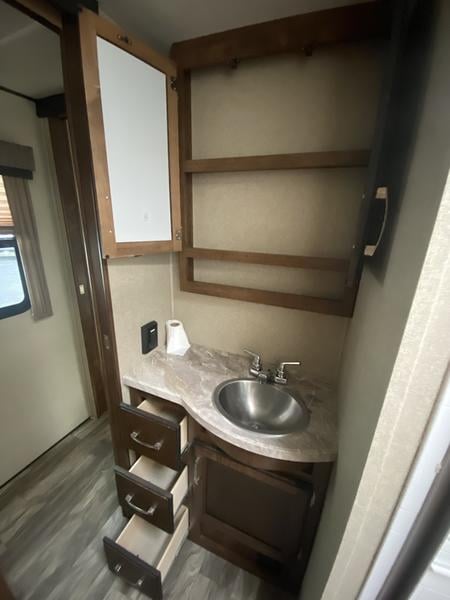 Pre-Owned 2018 Grand Design Reflection 150 Series Fifth-Wheel 230RL - photo - 23