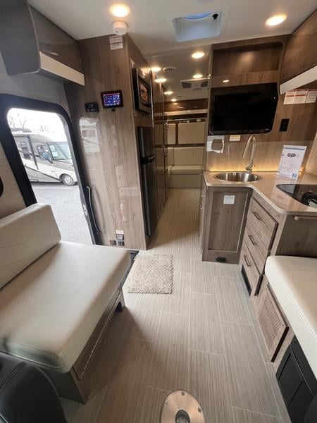 New 2023 Jayco Melbourne Prestige 24NP - photo - 8