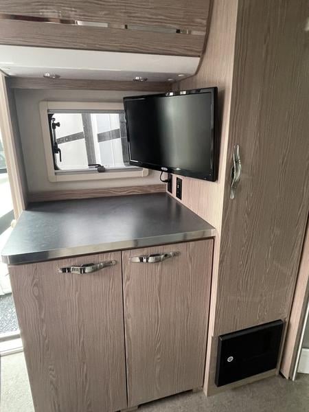 Pre-Owned 2020 nuCamp AVIA - photo - 8