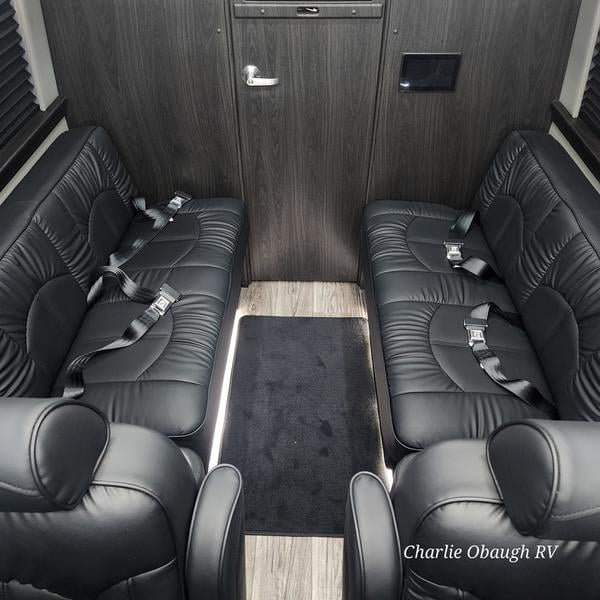 New 2025 Midwest Automotive Designs D6 - photo - 16