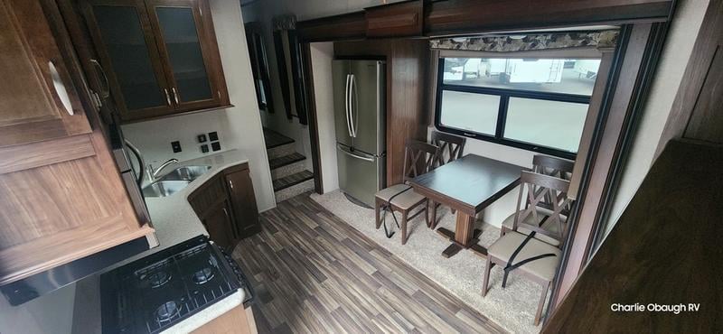 Pre-Owned 2017 Keystone RV Montana High Country 381TH - photo - 22