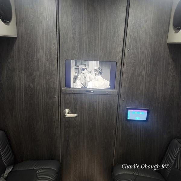 New 2025 Midwest Automotive Designs D6 - photo - 25