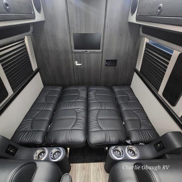 New 2025 Midwest Automotive Designs D6 - photo - 17