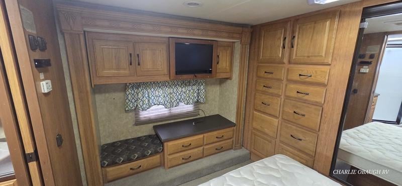 Pre-Owned 2008 Coachmen 386QS - photo - 24