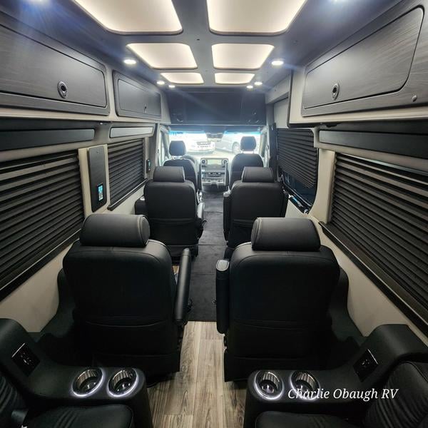 New 2025 Midwest Automotive Designs D6 - photo - 18