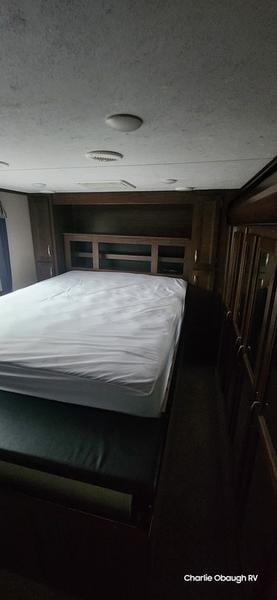 Pre-Owned 2017 Keystone RV Montana High Country 381TH - photo - 28