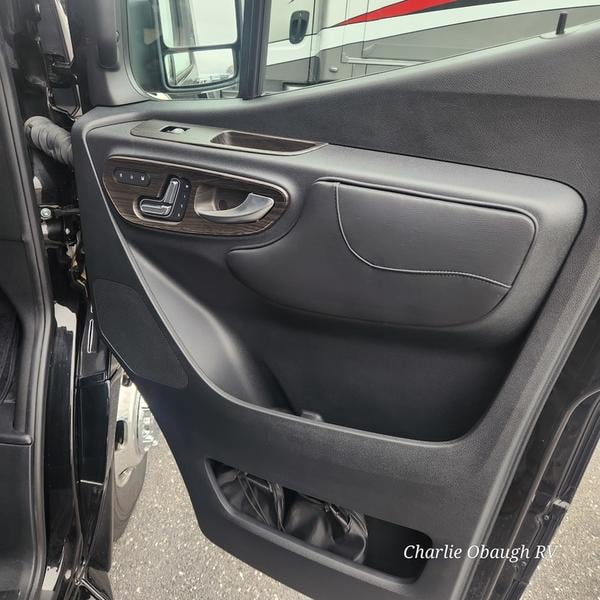 New 2025 Midwest Automotive Designs D6 - photo - 11