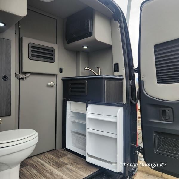 New 2025 Midwest Automotive Designs D6 - photo - 32