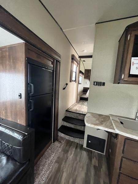 Pre-Owned 2018 Grand Design Reflection 150 Series Fifth-Wheel 230RL - photo - 11