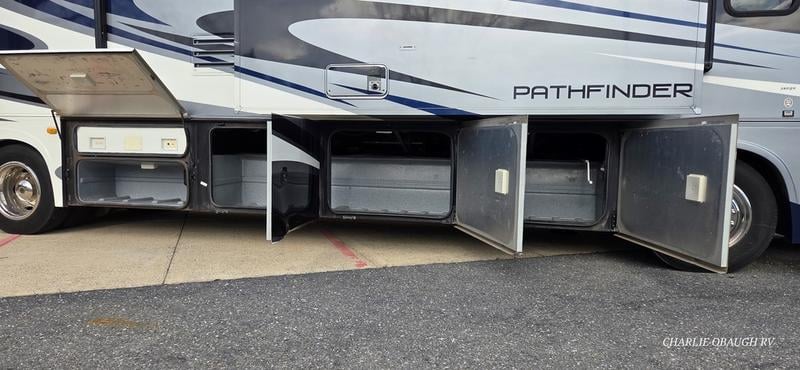 2008 Coachmen 386QS Photo in Staunton VA 24401
