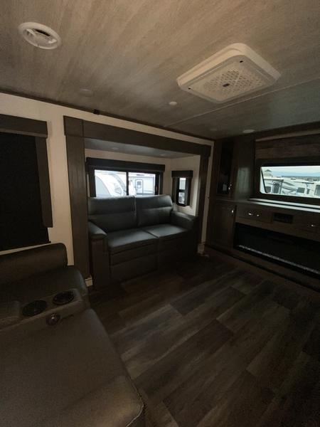 Pre-Owned 2023 Keystone RV Cougar 354FLS - photo - 27