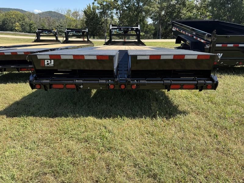 New 2026 PJ Trailers LS: Low-Pro Flatdeck with Singles LSQ2572BSWK - photo - 7