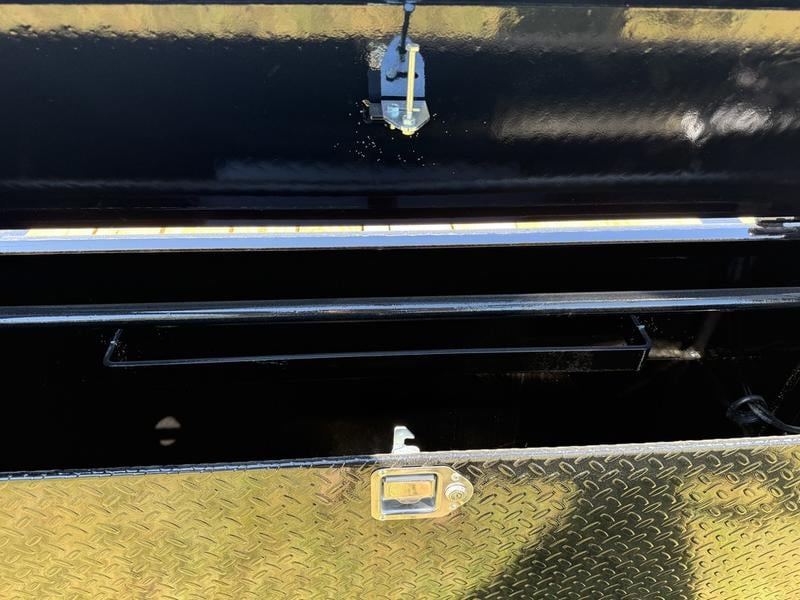 New 2026 PJ Trailers LS: Low-Pro Flatdeck with Singles LSQ2572BSWK - photo - 9
