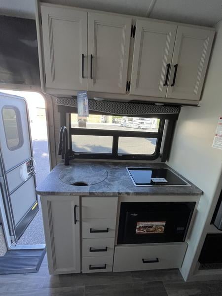 Pre-Owned 2022 Thor Motor Coach Vegas® RUV 24.1 - photo - 17