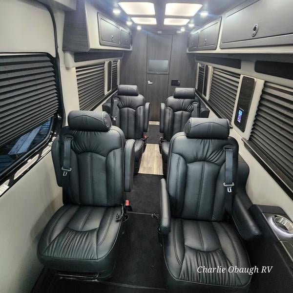New 2025 Midwest Automotive Designs D6 - photo - 14