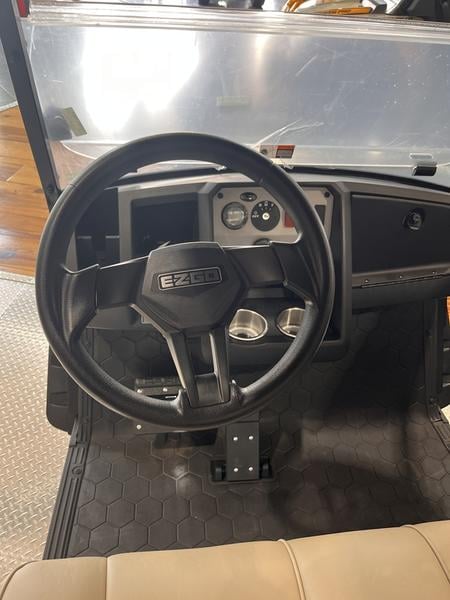 New 2025 E-Z-GO S4 ELITE - photo - 8
