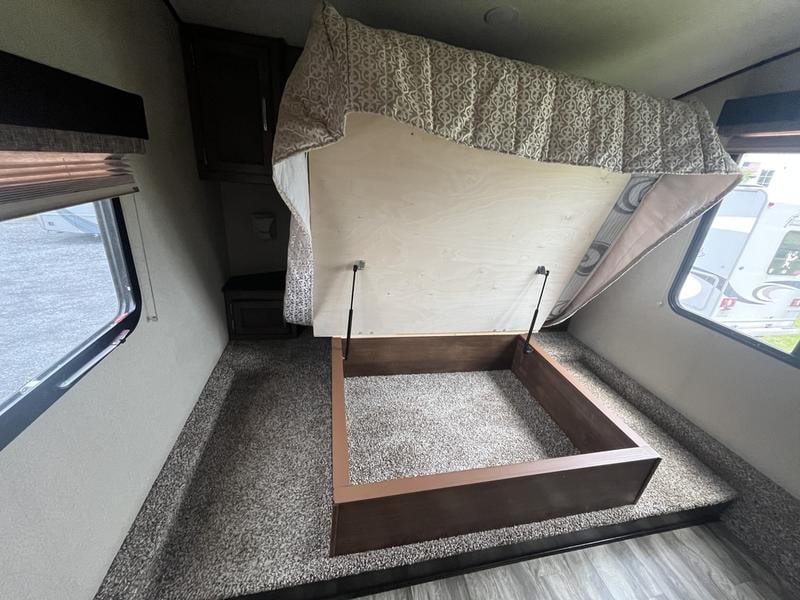 Pre-Owned 2018 Grand Design Reflection 150 Series Fifth-Wheel 230RL - photo - 16