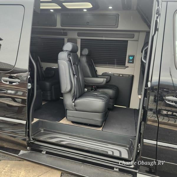New 2025 Midwest Automotive Designs D6 - photo - 30