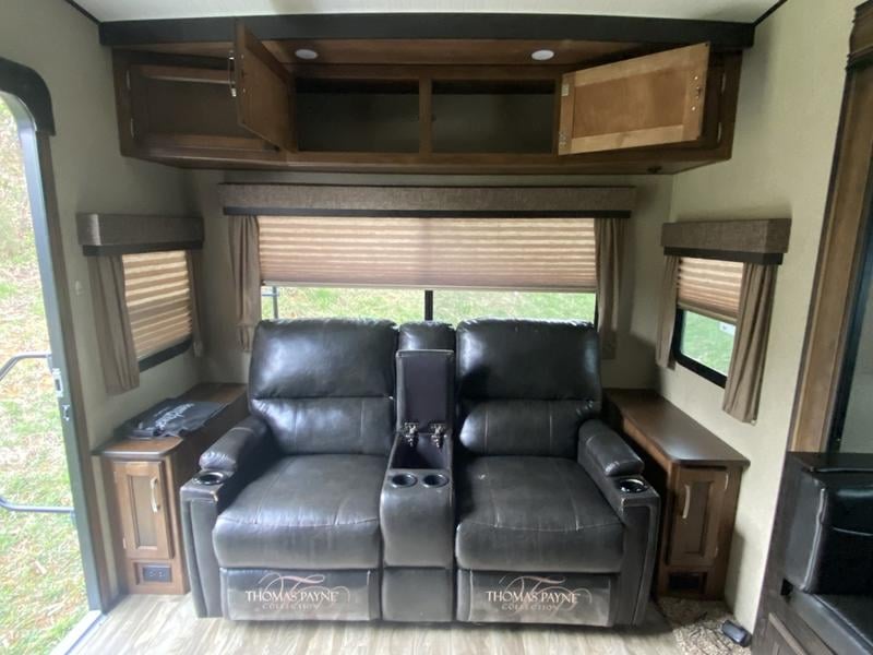 Pre-Owned 2018 Grand Design Reflection 150 Series Fifth-Wheel 230RL - photo - 18