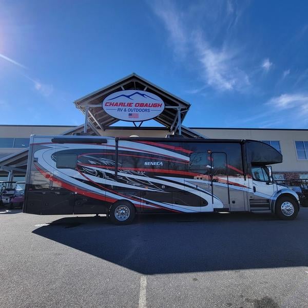 2020 Jayco Seneca 37HJ Photo in Staunton VA 24401