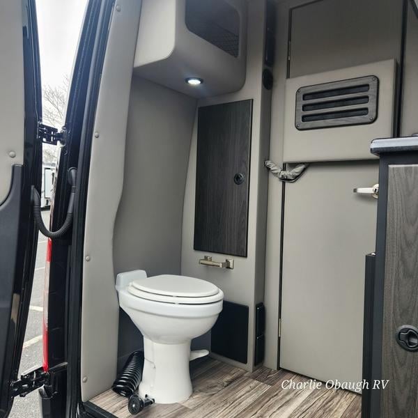 New 2025 Midwest Automotive Designs D6 - photo - 33