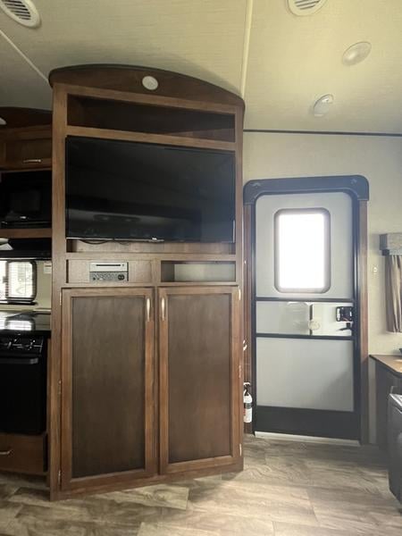 Pre-Owned 2018 Grand Design Reflection 150 Series Fifth-Wheel 230RL - photo - 9