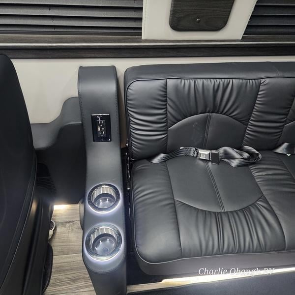 New 2025 Midwest Automotive Designs D6 - photo - 29