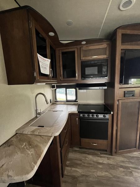 Pre-Owned 2018 Grand Design Reflection 150 Series Fifth-Wheel 230RL - photo - 10