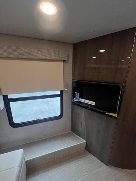 New 2023 Jayco Melbourne Prestige 24NP - photo - 36
