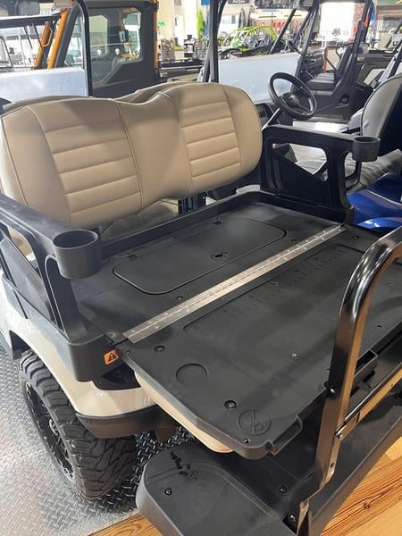 New 2025 E-Z-GO S4 ELITE - photo - 6