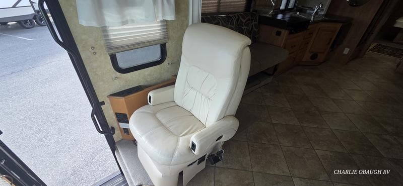 Pre-Owned 2008 Coachmen 386QS - photo - 16