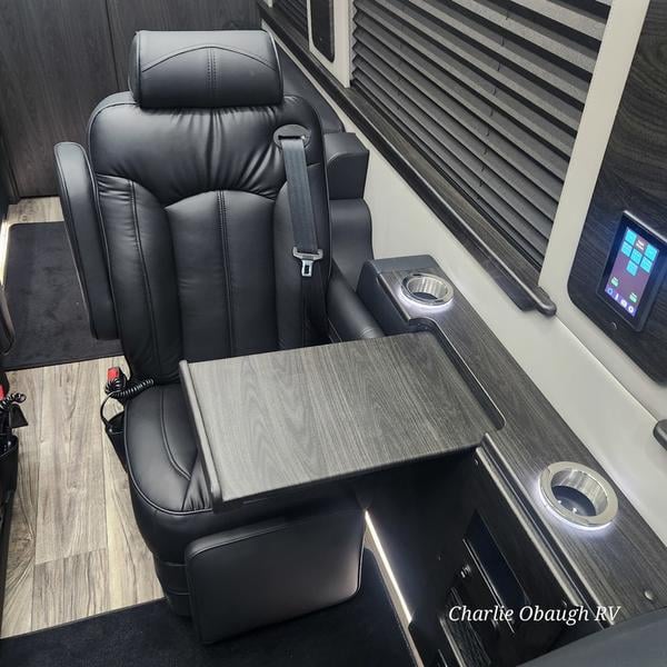 New 2025 Midwest Automotive Designs D6 - photo - 15