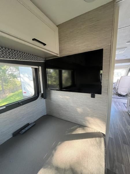 Pre-Owned 2022 Thor Motor Coach Vegas® RUV 24.1 - photo - 21